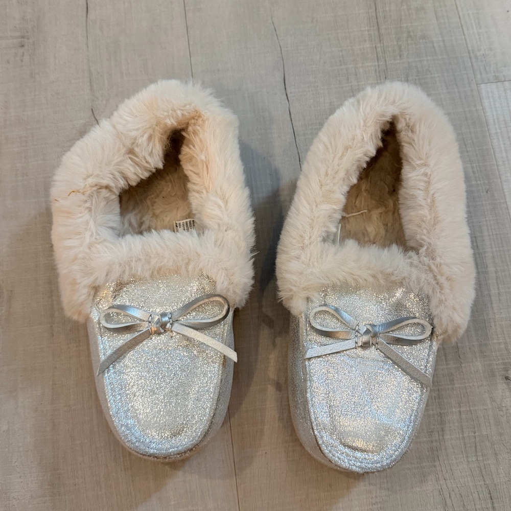 Cat & Jack Sparkle Faux Fur Slippers in Light Champagne